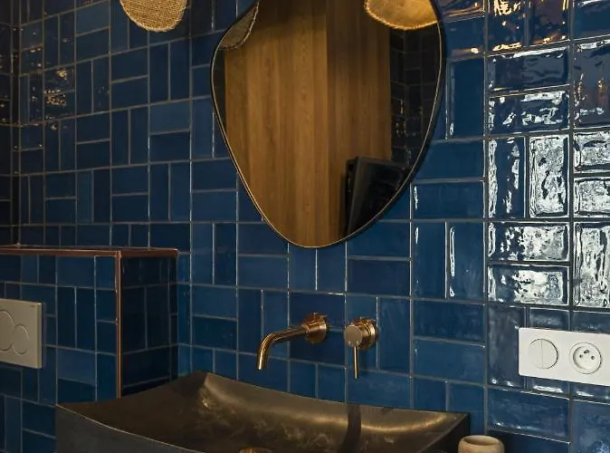 The Blue Alma Eiffel Tower * Paryż