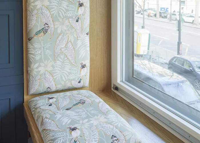 The Blue Alma Eiffel Tower * Paryż